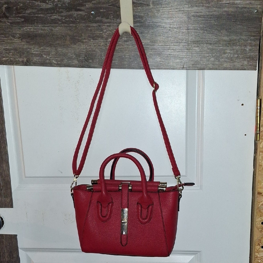 ☀️$15  Elegant Red Handbag